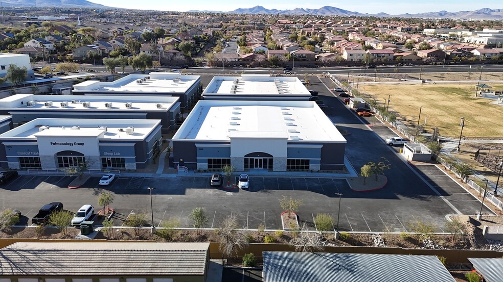 Horizon Ridge Pkwy & Jeffrey, Henderson, NV à louer - Photo de l’immeuble – Image 3 sur 10