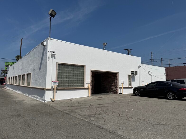7540-7544 Balboa Blvd, Van Nuys, CA à louer - Photo de l’immeuble – Image 2 sur 25
