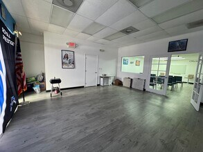 2830 Winkler Ave, Fort Myers, FL à louer Photo intérieure– Image 2 sur 10