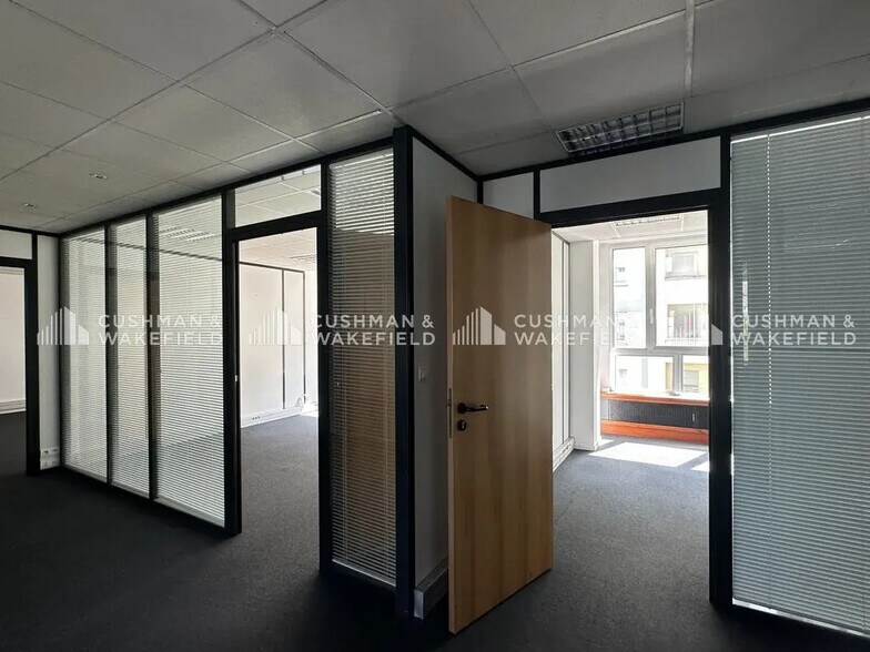 Bureau dans Strasbourg à louer - Photo de l’immeuble – Image 2 sur 11