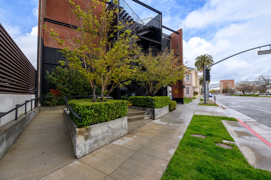 113 N San Vicente Blvd, Beverly Hills, CA à vendre - Photo de l’immeuble – Image 2 sur 12