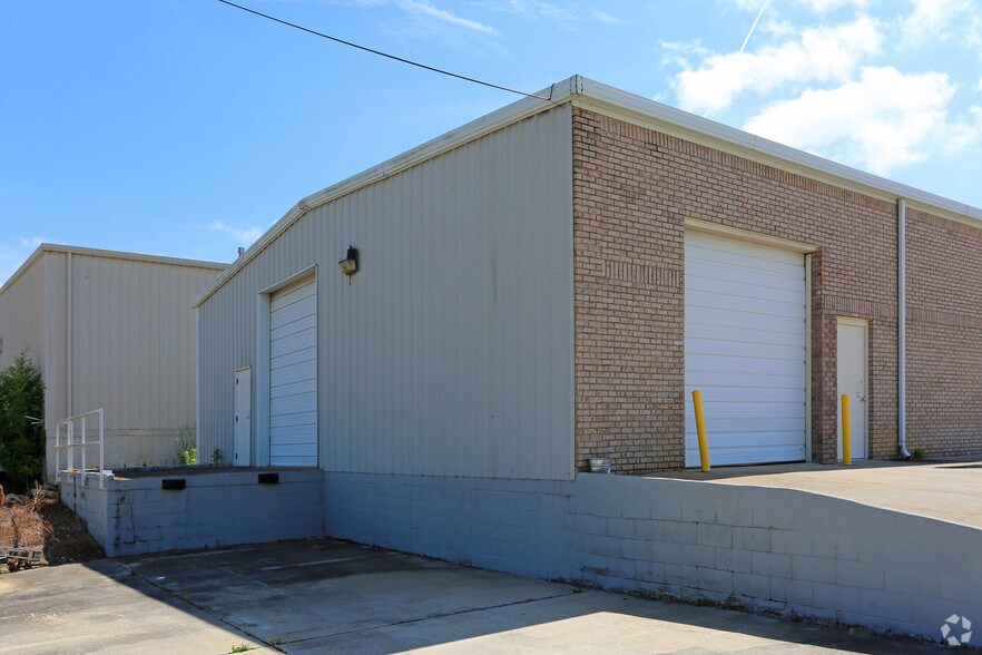 104-108 Court Way, Pelham, AL à louer - Photo de l’immeuble – Image 2 sur 12