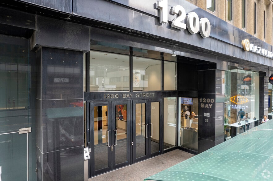 1200 Bay St, Toronto, ON à louer - Photo de l’immeuble – Image 3 sur 4
