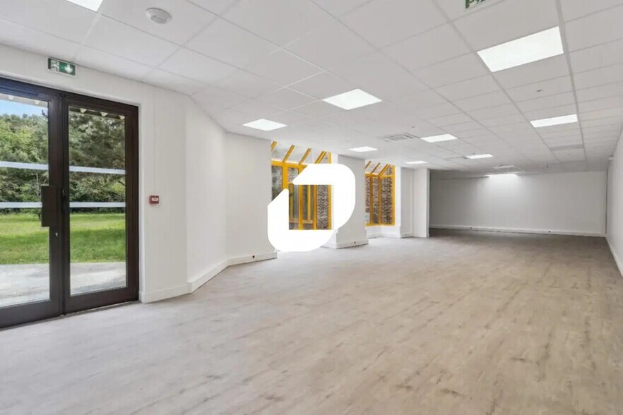 Bureau dans Croissy-Beaubourg à louer - Photo de l’immeuble – Image 3 sur 11