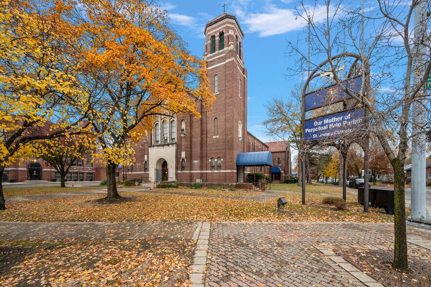 22201 Woodward Ave, Ferndale, MI à vendre - Photo de l’immeuble – Image 2 sur 29