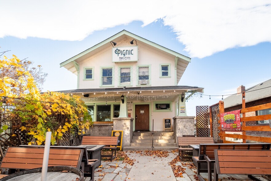 S. Arlington & Flint Portfolio portefeuille de 3 biens à vendre sur LoopNet.fr - Photo de l’immeuble – Image 3 sur 15