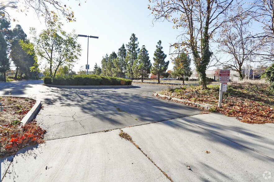 300 Whitney Plz, Fremont, CA à vendre - Photo de l’immeuble – Image 2 sur 5
