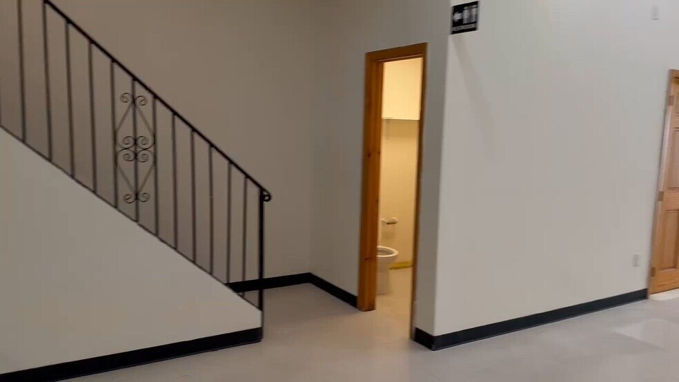 10465 Roosevelt Ave, Flushing, NY à louer - Vidéo sur l’annonce professionnelle – Image 2 sur 7