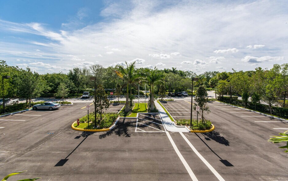 1555 Bonaventure Blvd, Fort Lauderdale, FL à louer - Photo de l’immeuble – Image 2 sur 9