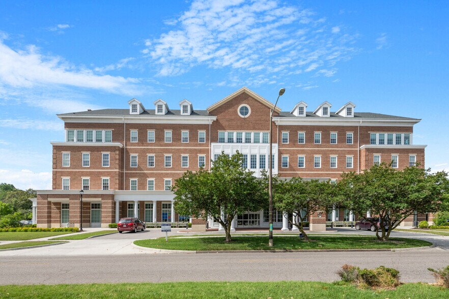 155 Kingsley Ln, Norfolk, VA à louer - Photo de l’immeuble – Image 1 sur 5