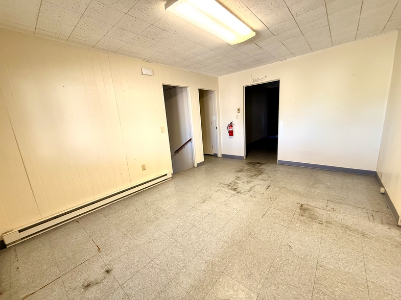 100 W 21st St, Hazleton, PA à louer - Hall d’entrée – Image 2 sur 18