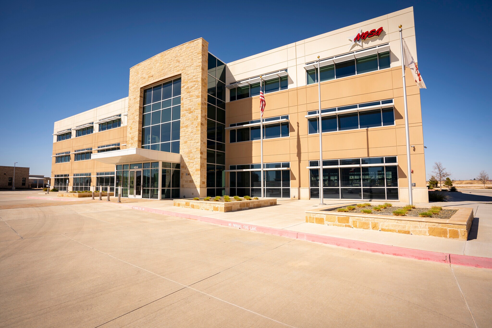 404 Veterans Airpark Ln, Midland, TX à louer Photo de l’immeuble– Image 1 sur 46