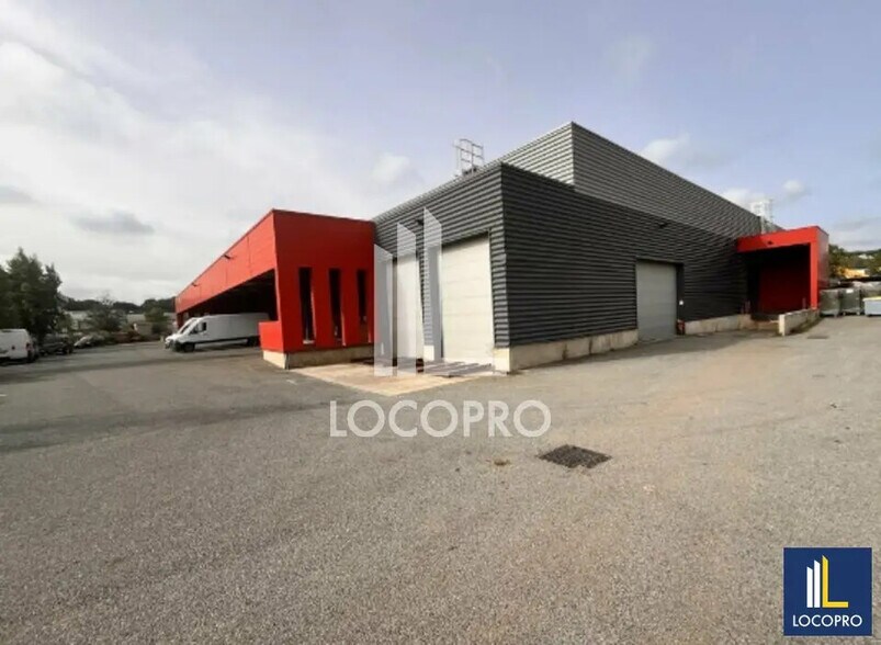 Local d’activités dans Fréjus à louer - Photo de l’immeuble – Image 2 sur 6