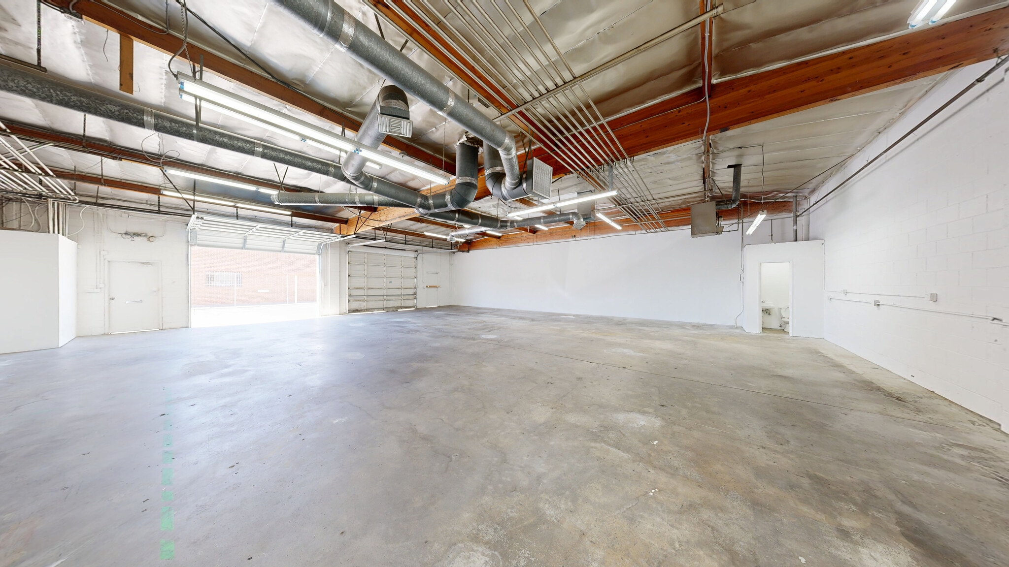 7733 Densmore Ave, Van Nuys, CA à louer Photo intérieure– Image 1 sur 2