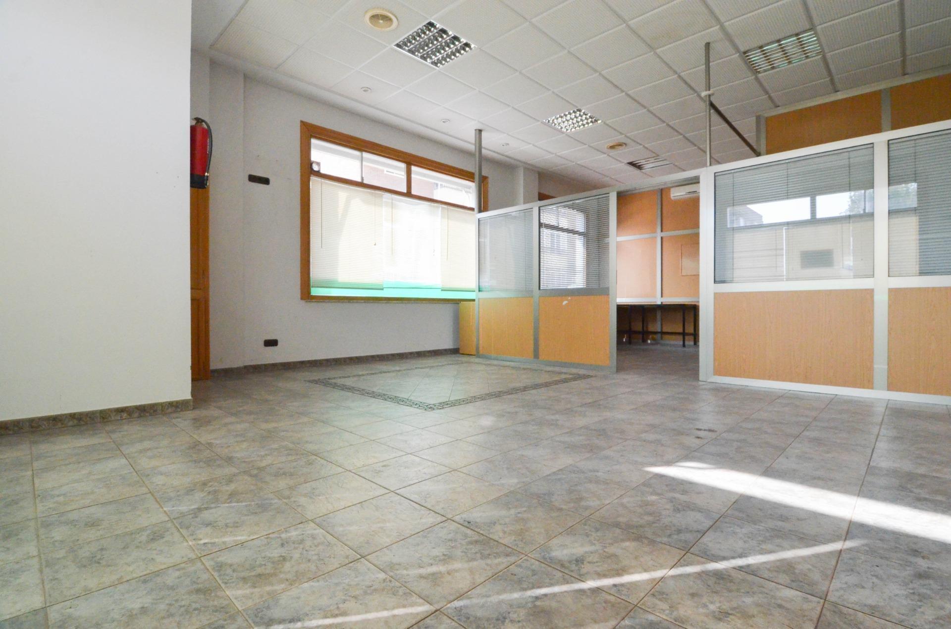 Local commercial dans Santa Marta de Tormes, Salamanca à vendre Photo de l’immeuble– Image 1 sur 38