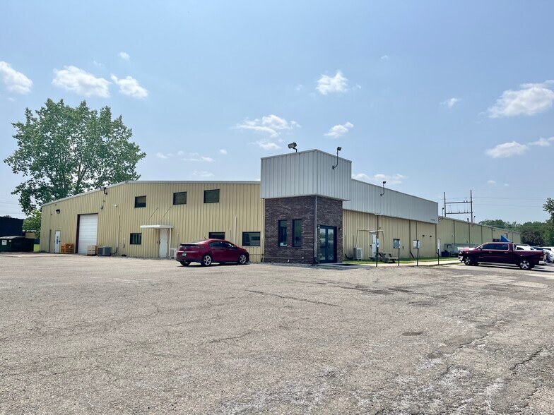 2094 N Boeing Rd, Warsaw, IN à vendre - Photo de l’immeuble – Image 2 sur 5