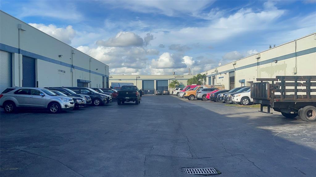 5220 NW 72nd Ave, Miami, FL à louer Photo de l’immeuble– Image 1 sur 66