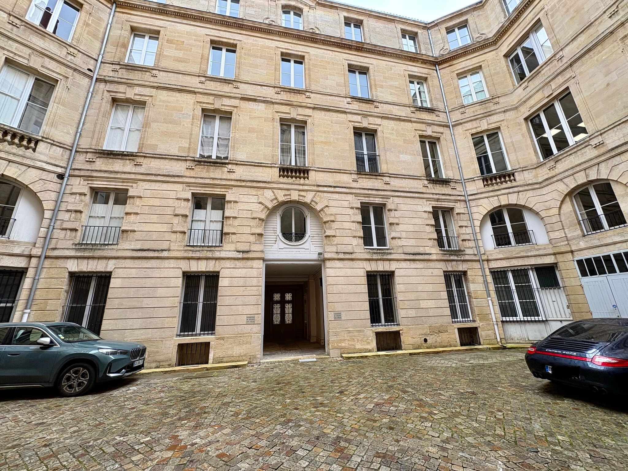 Rue Vital Carles, Bordeaux à vendre Photo de l’immeuble– Image 1 sur 12