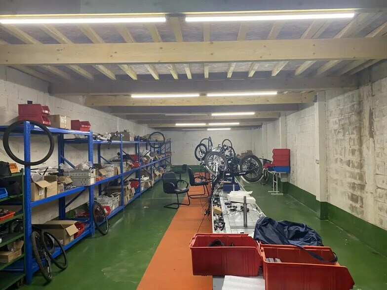 Local d’activités dans Bagnolet à louer - Photo de l’immeuble – Image 2 sur 6