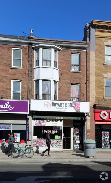 606 Bloor St W, Toronto, ON à louer - Photo principale – Image 1 sur 2