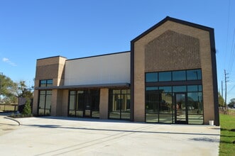 7355 Main st, Fulshear, TX à louer Photo de l’immeuble– Image 2 sur 2