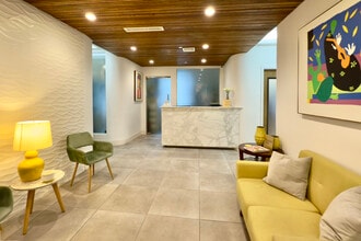 57 W 57th St, New York, NY à louer Hall d’entrée– Image 1 sur 6