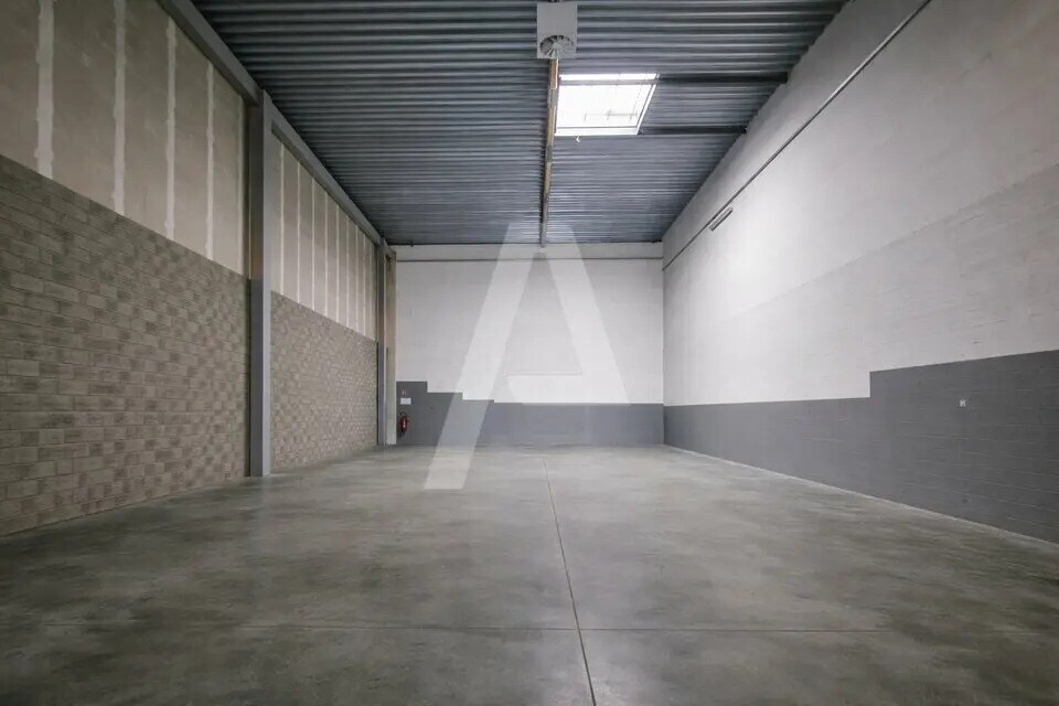 Local d’activités dans BOIS-D'ARCY à louer Photo de l’immeuble– Image 1 sur 9