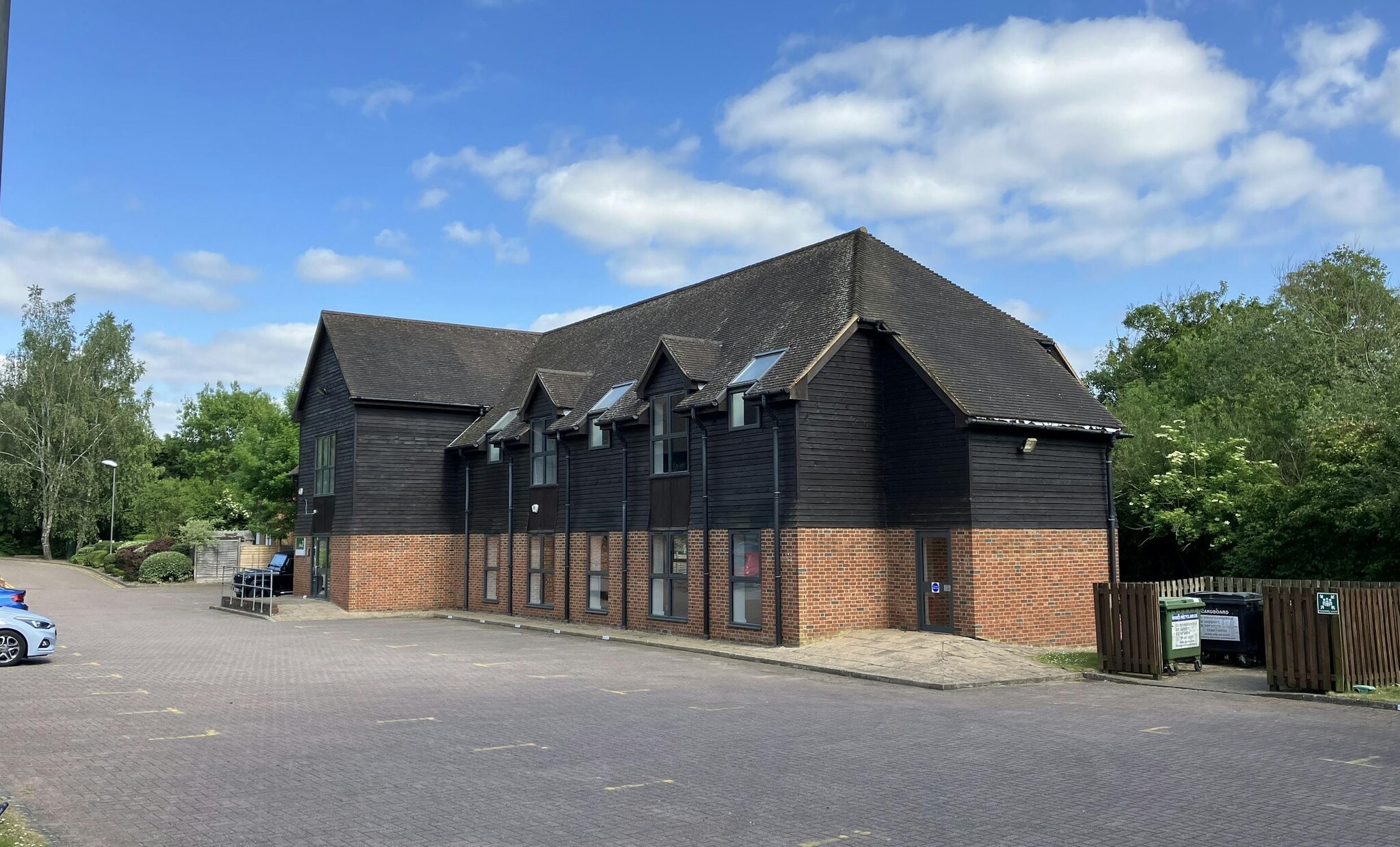 Old Woking Rd, Old Woking à louer Photo de l’immeuble– Image 1 sur 3