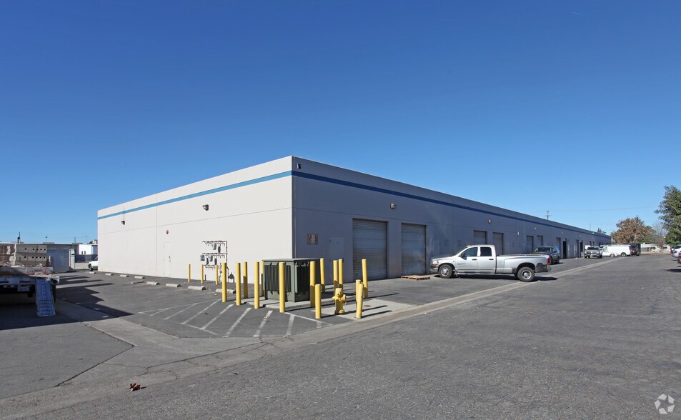 12424-12430 Montague St, Pacoima, CA à louer - Photo de l’immeuble – Image 2 sur 9