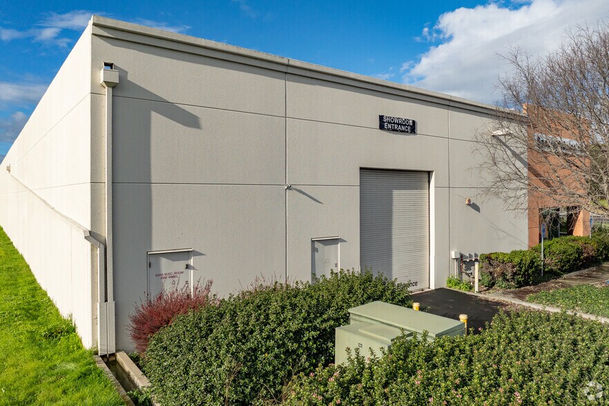 5200-5234 Gateway Plaza Dr, Benicia, CA à vendre - Photo de l’immeuble – Image 3 sur 6