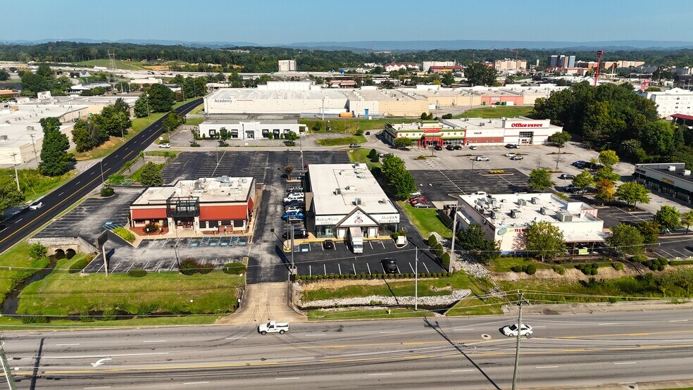 2265 Gunbarrel Rd, Chattanooga, TN à louer - Photo de l’immeuble – Image 3 sur 8