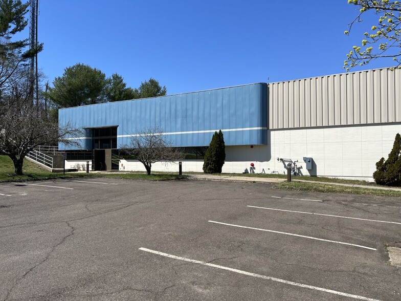14 Beaver Rd, Branford, CT à louer - Photo de l’immeuble – Image 1 sur 11