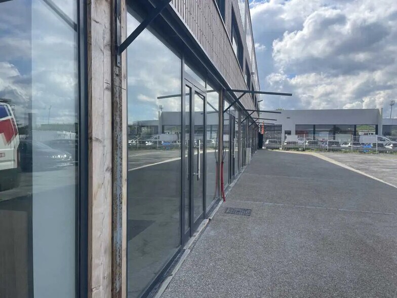 Bureau dans Beauvais à louer - Photo de l’immeuble – Image 3 sur 12