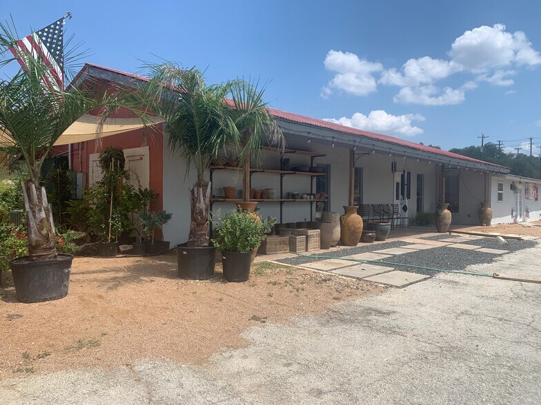 22214 State Highway 71 W, Spicewood, TX à louer - Photo de l’immeuble – Image 2 sur 8