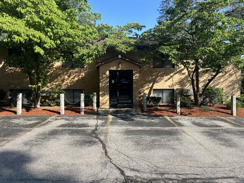 49 Derry St, Hudson, NH à louer - Photo de l’immeuble – Image 1 sur 5