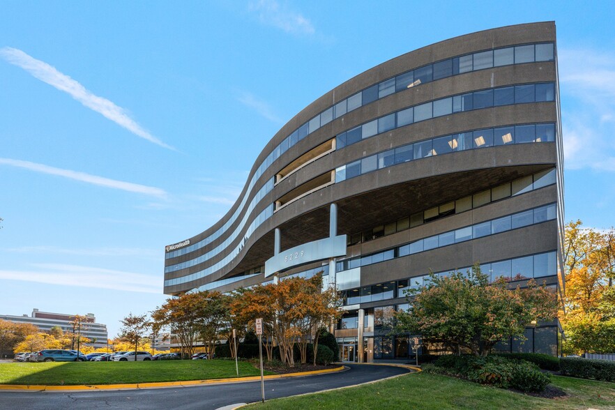 8229 Boone Blvd, Vienna, VA à louer - Photo de l’immeuble – Image 3 sur 32