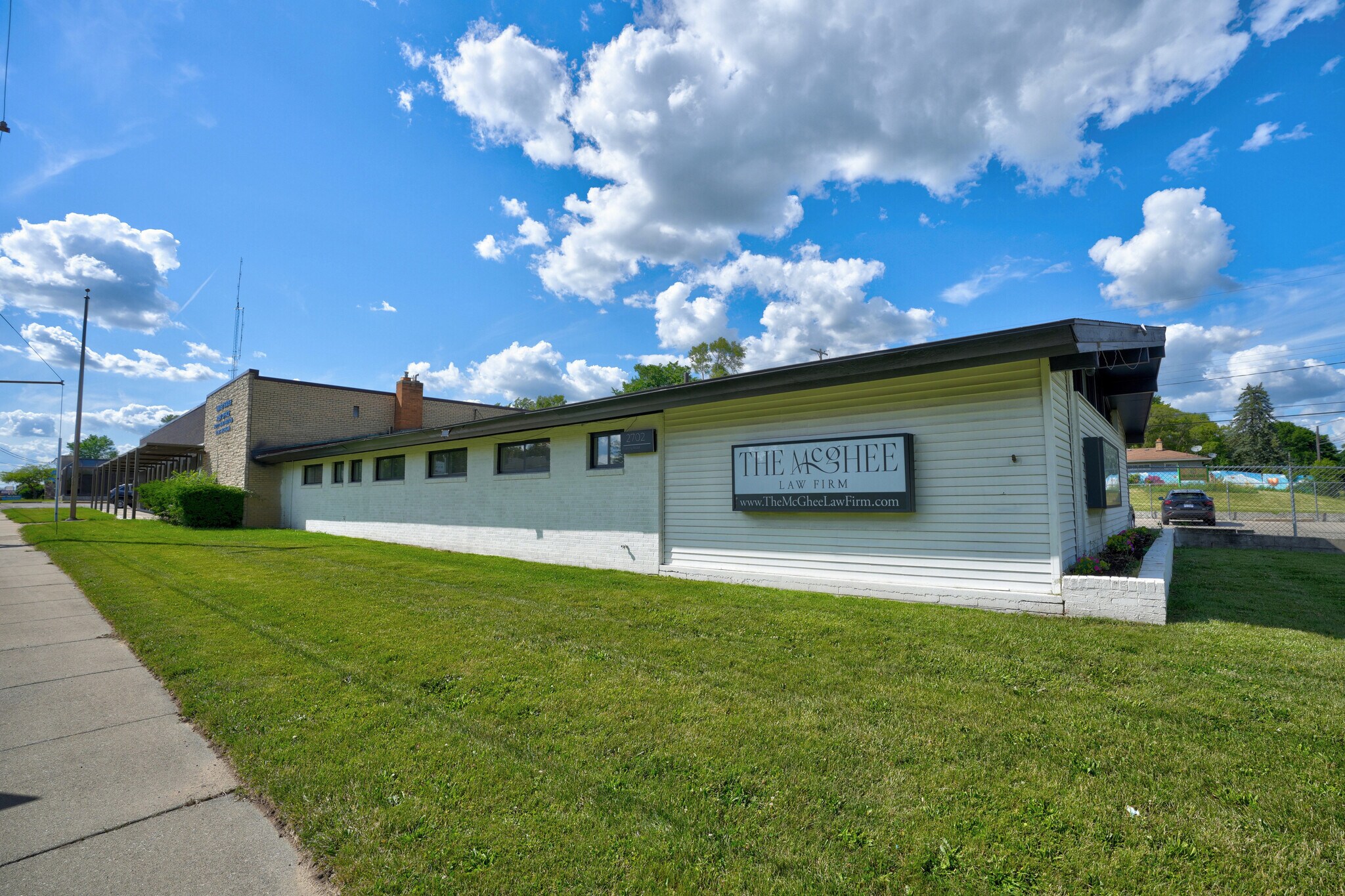 2702 Flushing Rd, Flint, MI à vendre Photo de l’immeuble– Image 1 sur 15