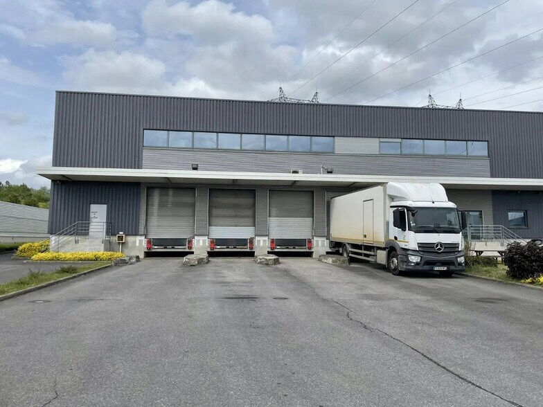 Local d’activités dans Villeparisis à louer - Photo de l’immeuble – Image 2 sur 10