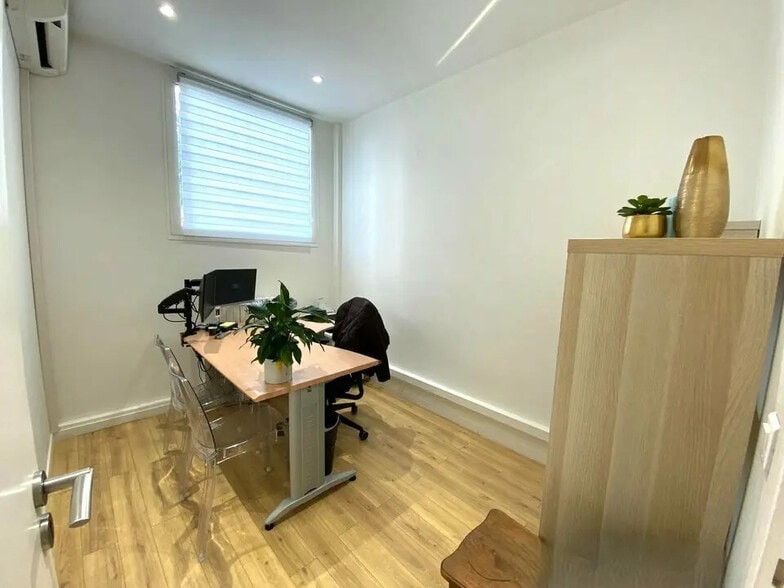 Local commercial dans Saint-Laurent-du-Var à louer - Photo intérieure – Image 2 sur 7