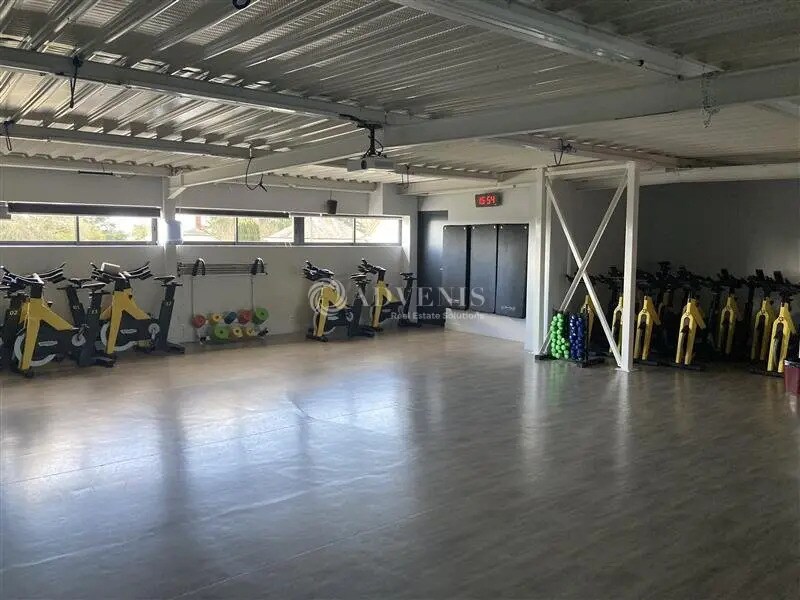 Local commercial dans La Chaussée-Saint-Victor à louer Photo intérieure– Image 1 sur 8