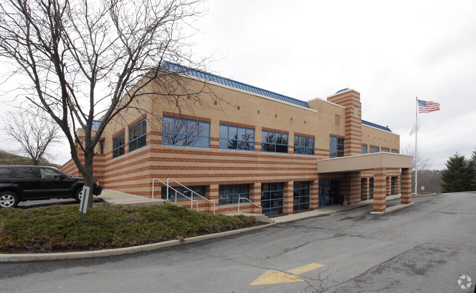 133 Church Hill Rd, Mckees Rocks, PA à vendre - Photo principale – Image 2 sur 5