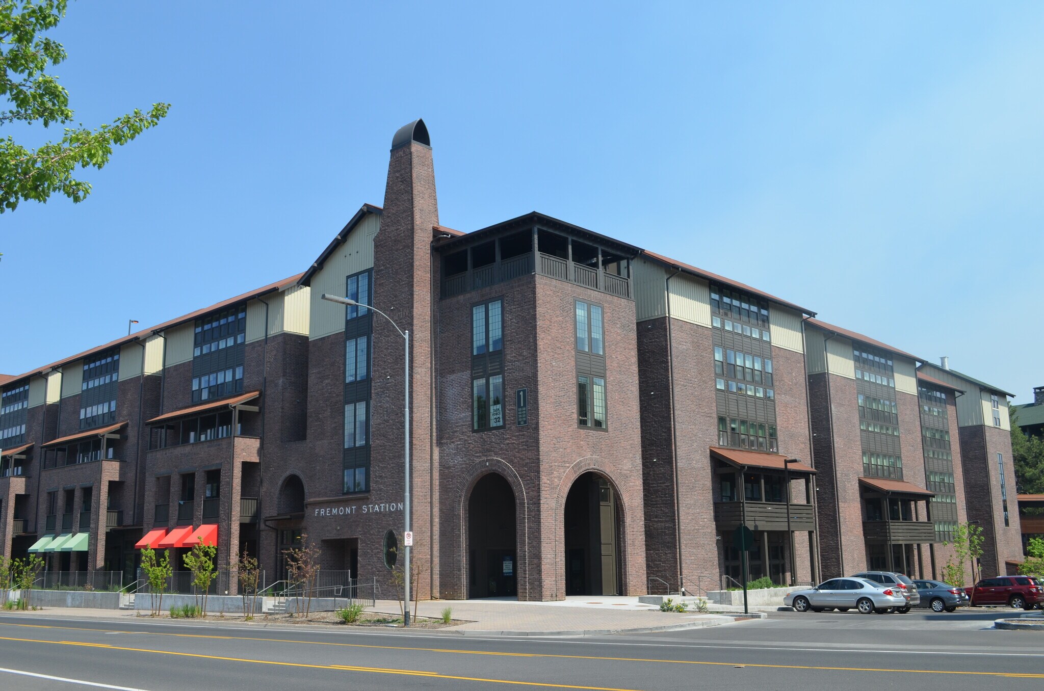 555 W Forest Meadows St, Flagstaff, AZ à louer Photo de l’immeuble– Image 1 sur 8