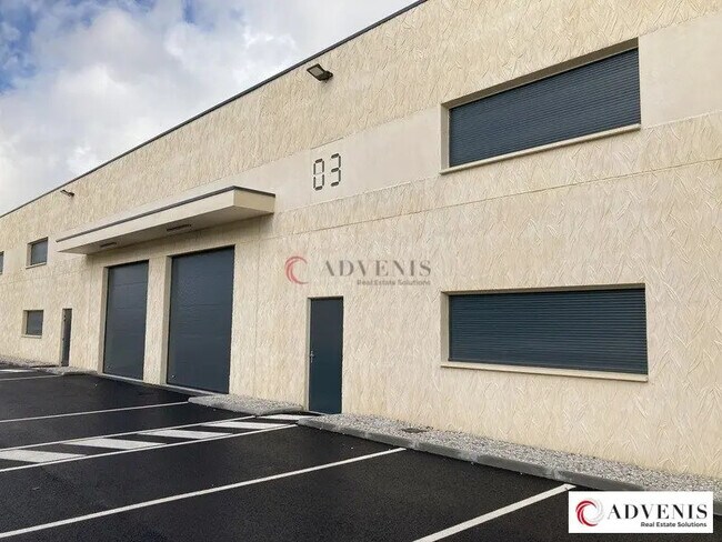 Plus de détails pour Local d’activités à vendre