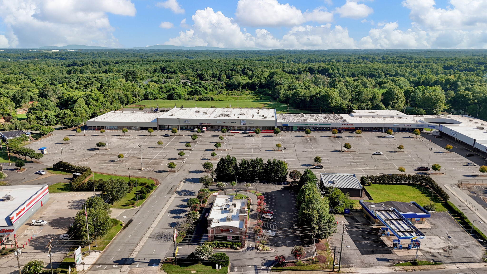 3015-3089 Waughtown, Winston-Salem, NC à louer Photo de l’immeuble– Image 1 sur 7