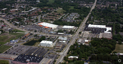 204-324 E Geneva Rd, Wheaton, IL - VUE AÉRIENNE  vue de carte - Image1