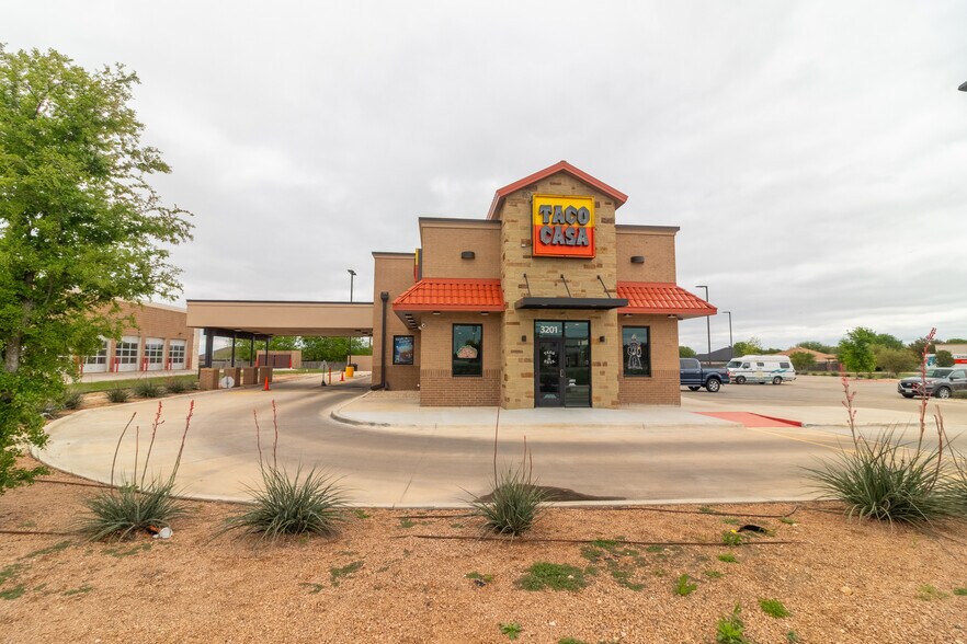 3201 W Stan Schlueter Loop, Killeen, TX à vendre - Photo de l’immeuble – Image 1 sur 20