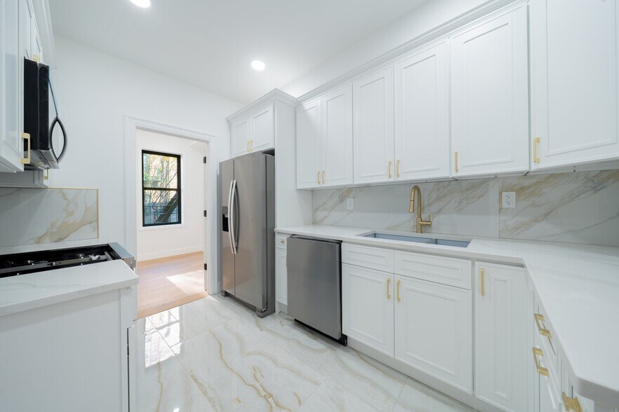1277 Lincoln Pl, Brooklyn, NY à vendre - Photo de l’immeuble – Image 3 sur 25