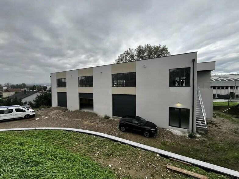 Local d’activités dans CHASSE-SUR-RHÔNE à louer - Photo de l’immeuble – Image 2 sur 10