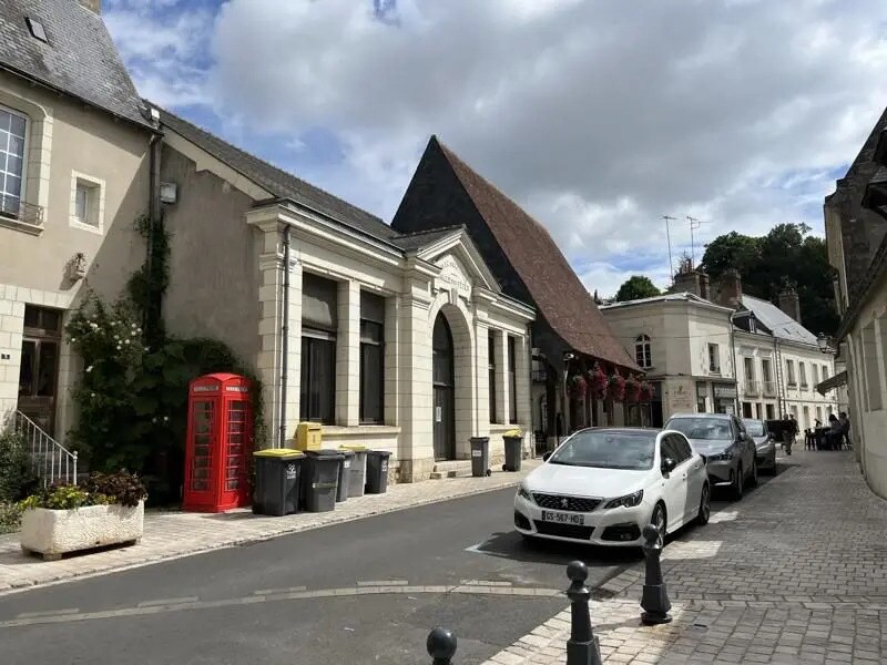 Local commercial dans Luynes à vendre Photo de l’immeuble– Image 1 sur 2