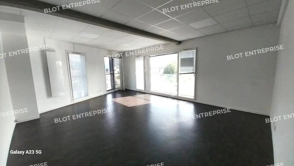 Bureau dans Saint-Malo à vendre - Photo de l’immeuble – Image 1 sur 9